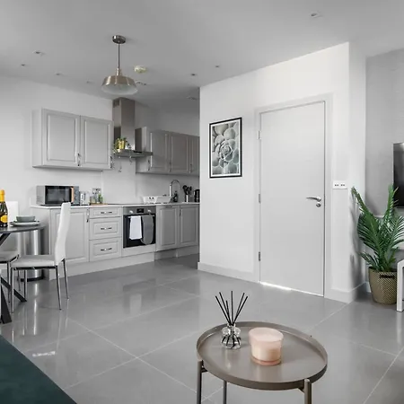Modern & Stylish Apartments Didcot With Free Wifi Exterior photo