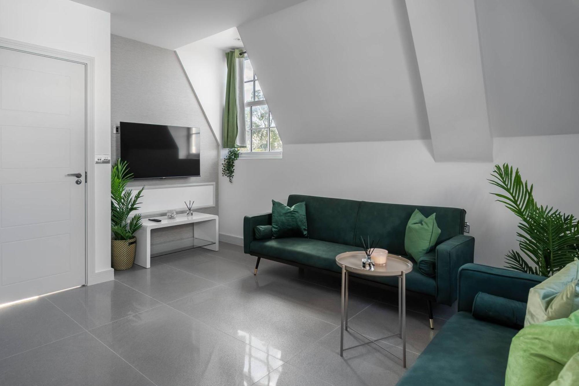 Modern & Stylish With Free Wifi Apartment *