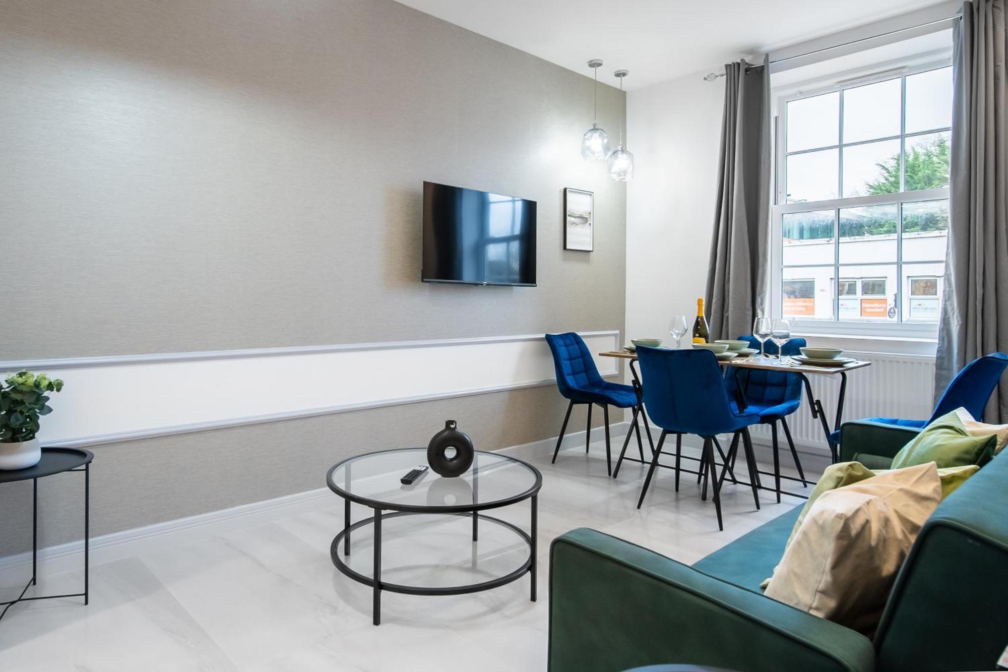 Modern & Stylish With Free Wifi Didcot