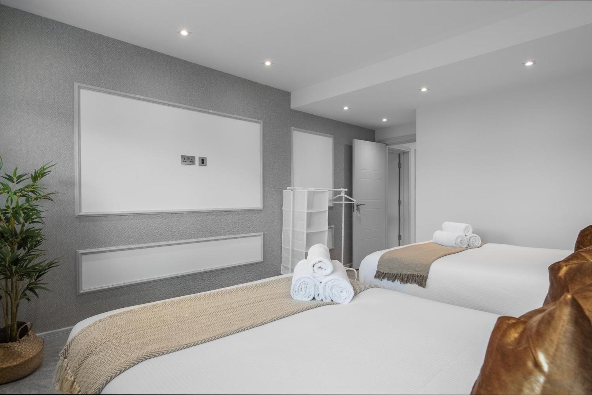 Modern & Stylish With Free Wifi Apartment *