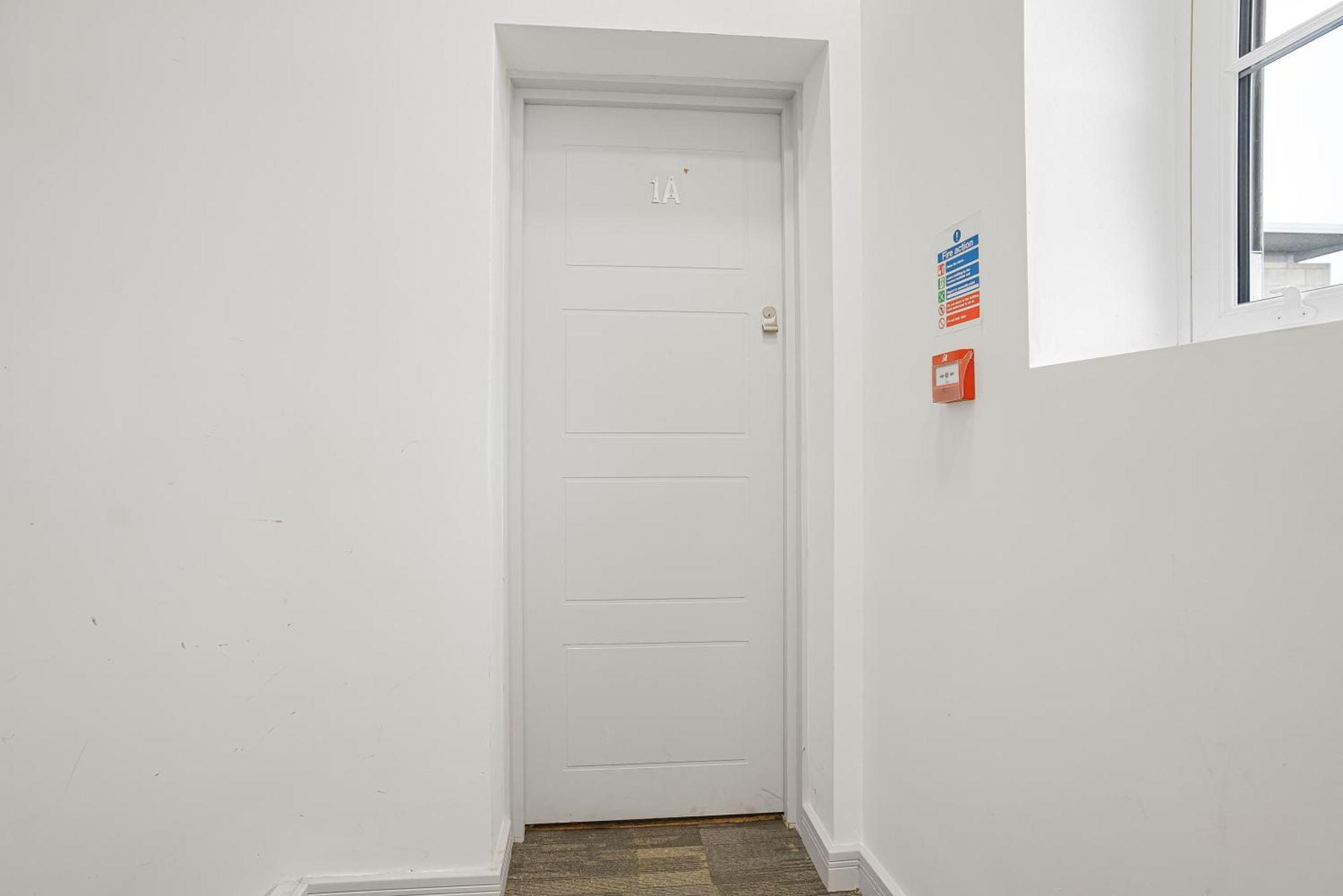 Modern & Stylish With Free Wifi Apartment *